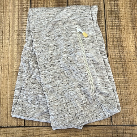 Sholdit Pocket Scarf - Picture 6 of 6